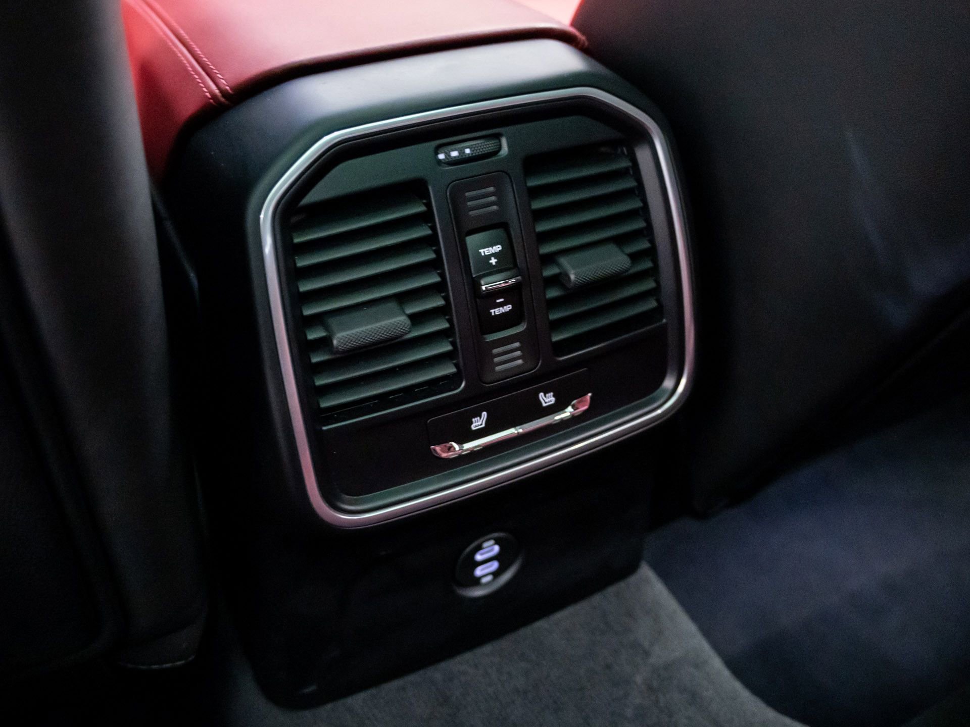 Certified 2023 Porsche Macan Turbo image 17