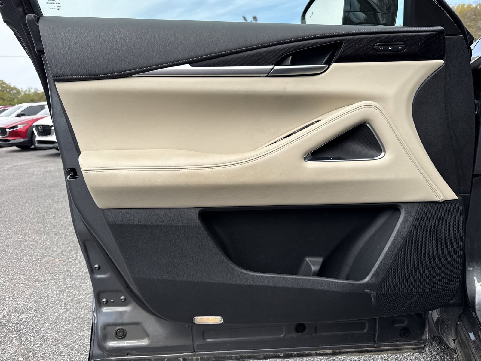 Used 2025 INFINITI QX60 Sensory image 16