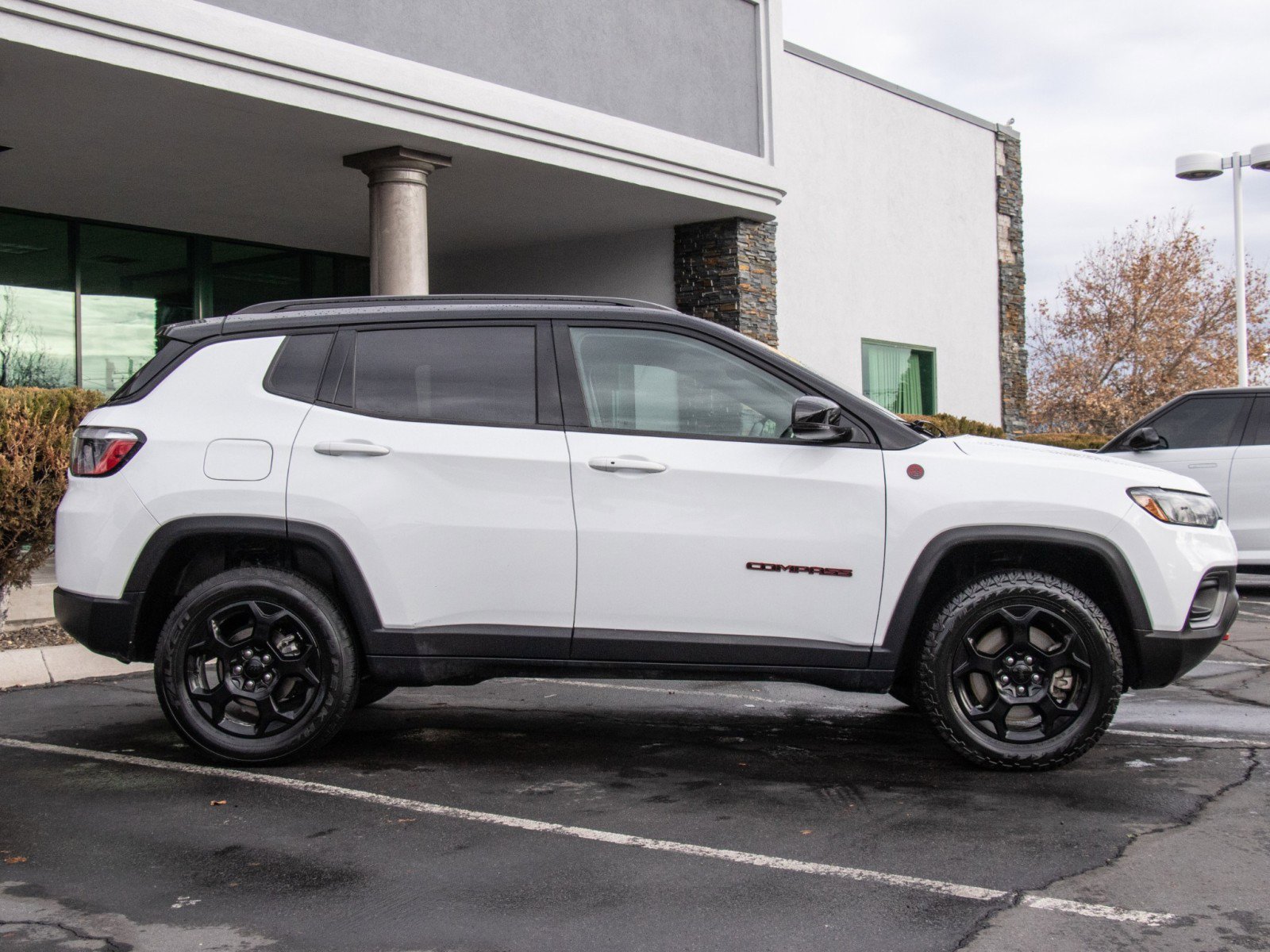 Used 2023 Jeep Compass Trailhawk image 8
