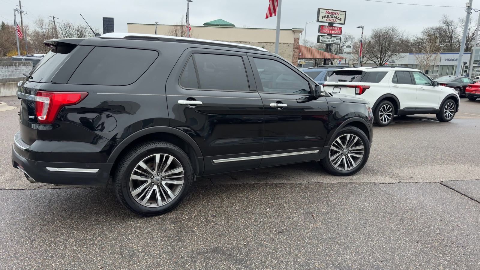 Used 2018 Ford Explorer Platinum image 11