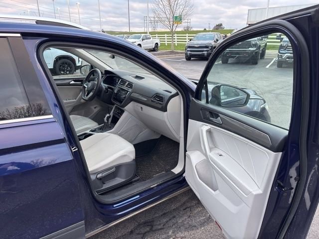Used 2022 Volkswagen Tiguan SE image 12