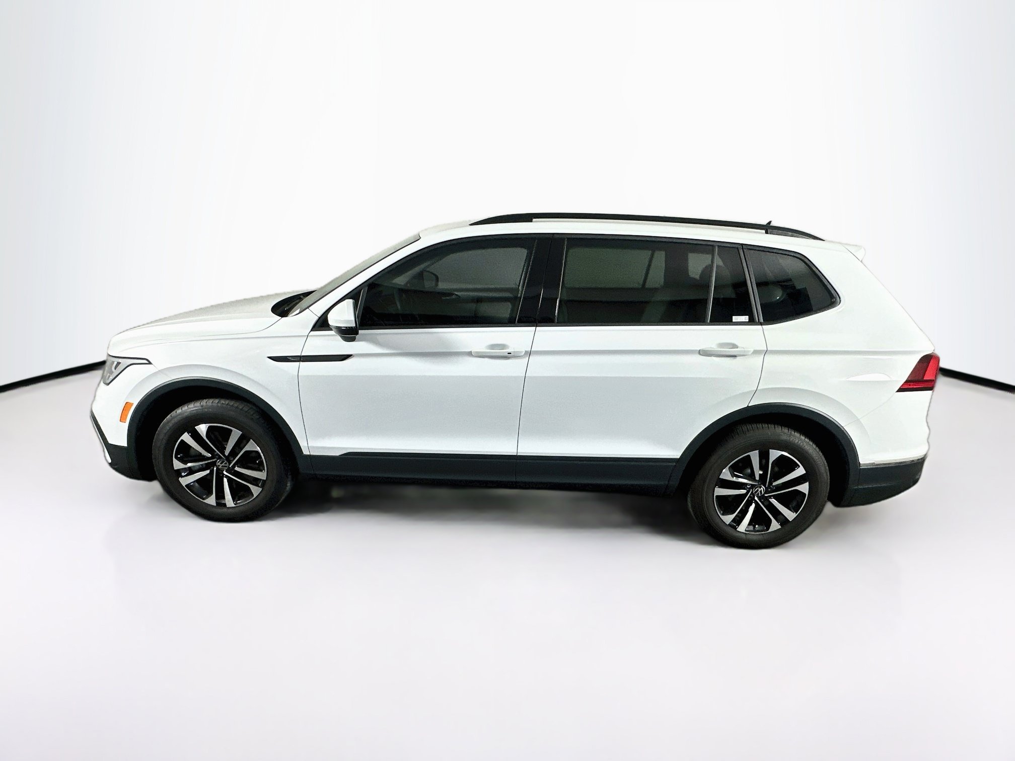 Used 2024 Volkswagen Tiguan S FWD image 4