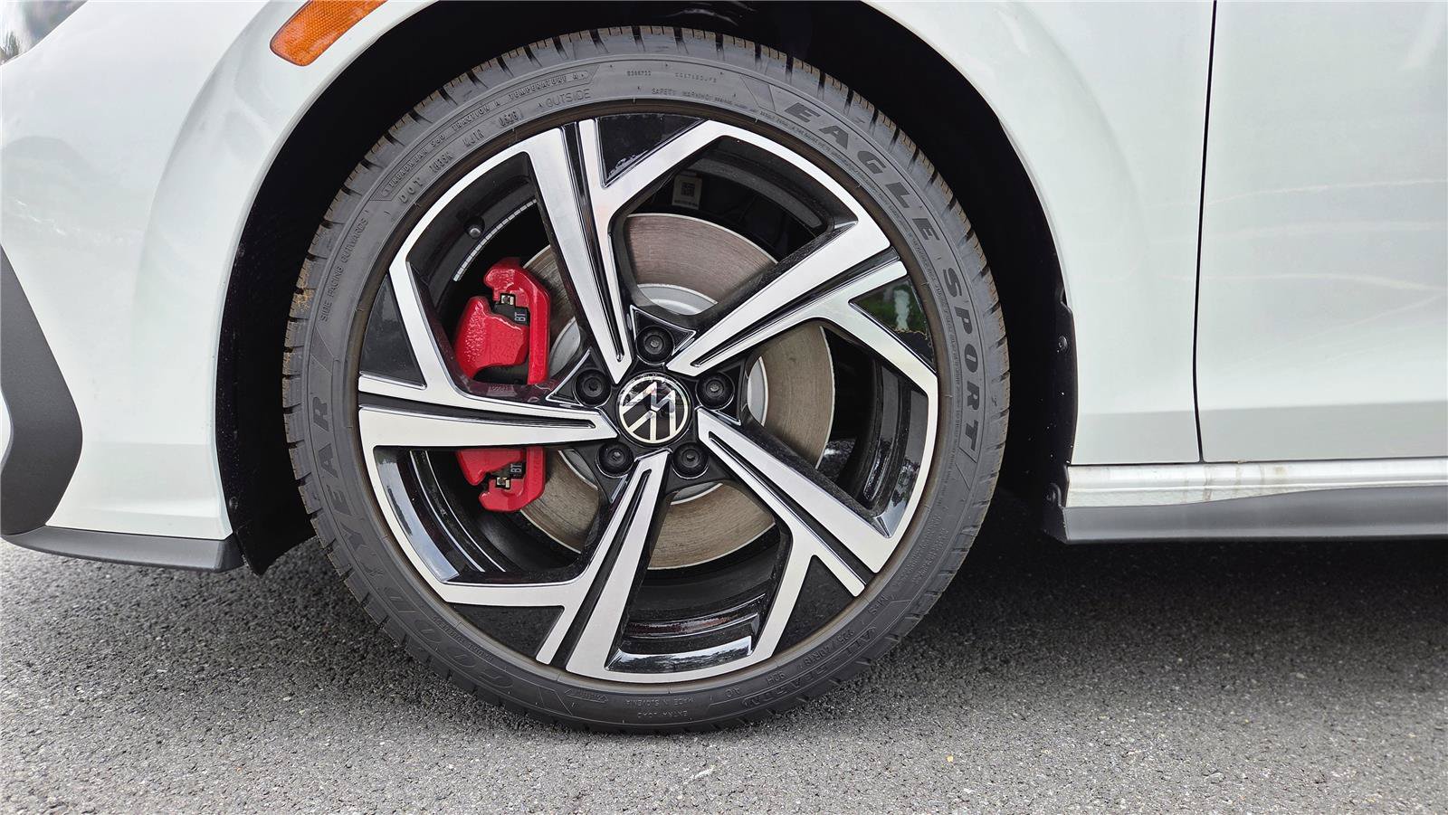 New 2026 Volkswagen GTI SE FWD image 10