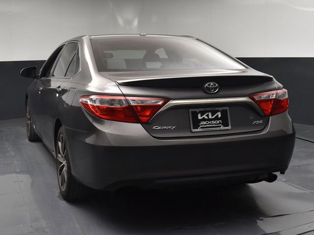 Used 2017 Toyota Camry XSE w/ Moonroof Package FWD image 6