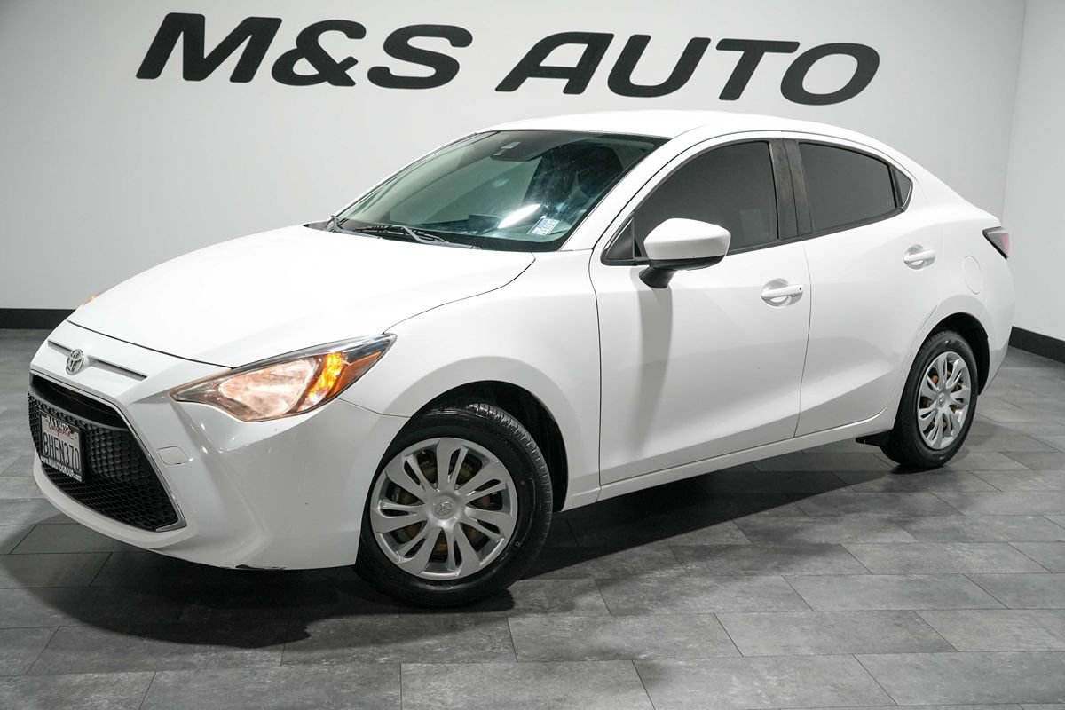 Used 2019 Toyota Yaris L FWD image 2