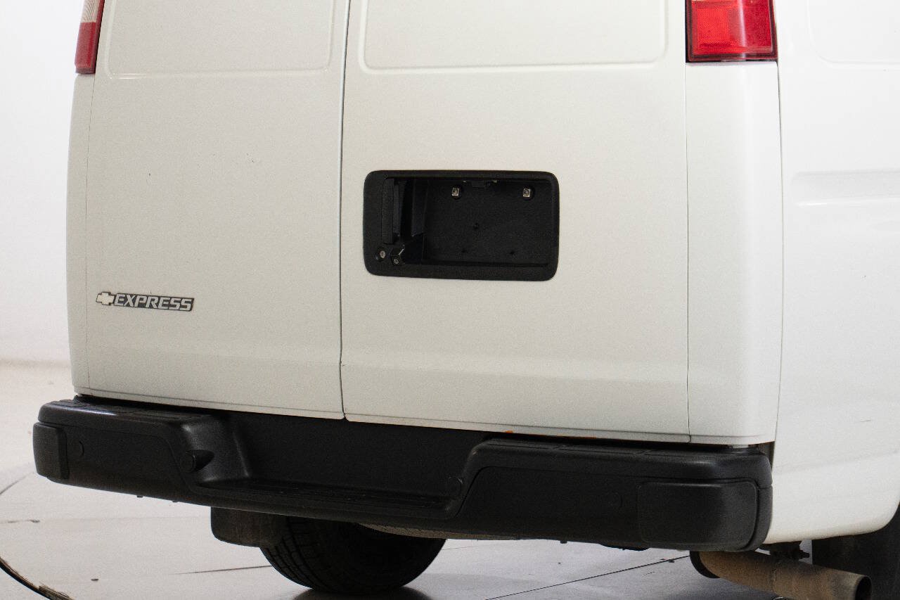 Used 2018 Chevrolet Express 3500 Extended w/ Driver Convenience Package RWD image 13
