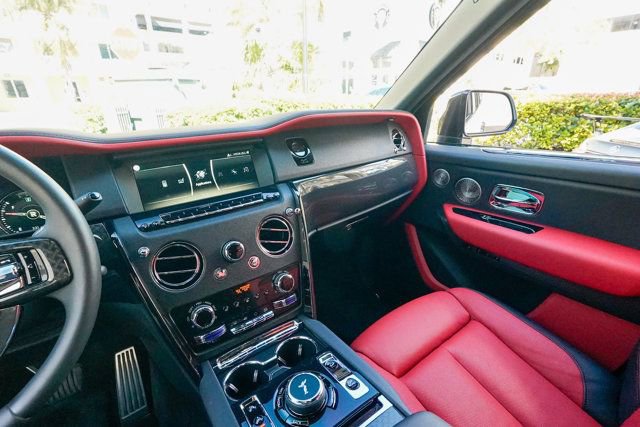 Used 2023 Rolls-Royce Cullinan Black Badge w/ Driver's Package image 59