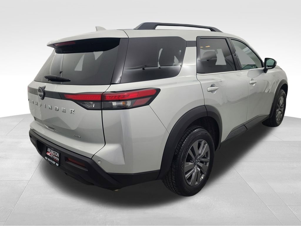 Used 2025 Nissan Pathfinder SV image 4