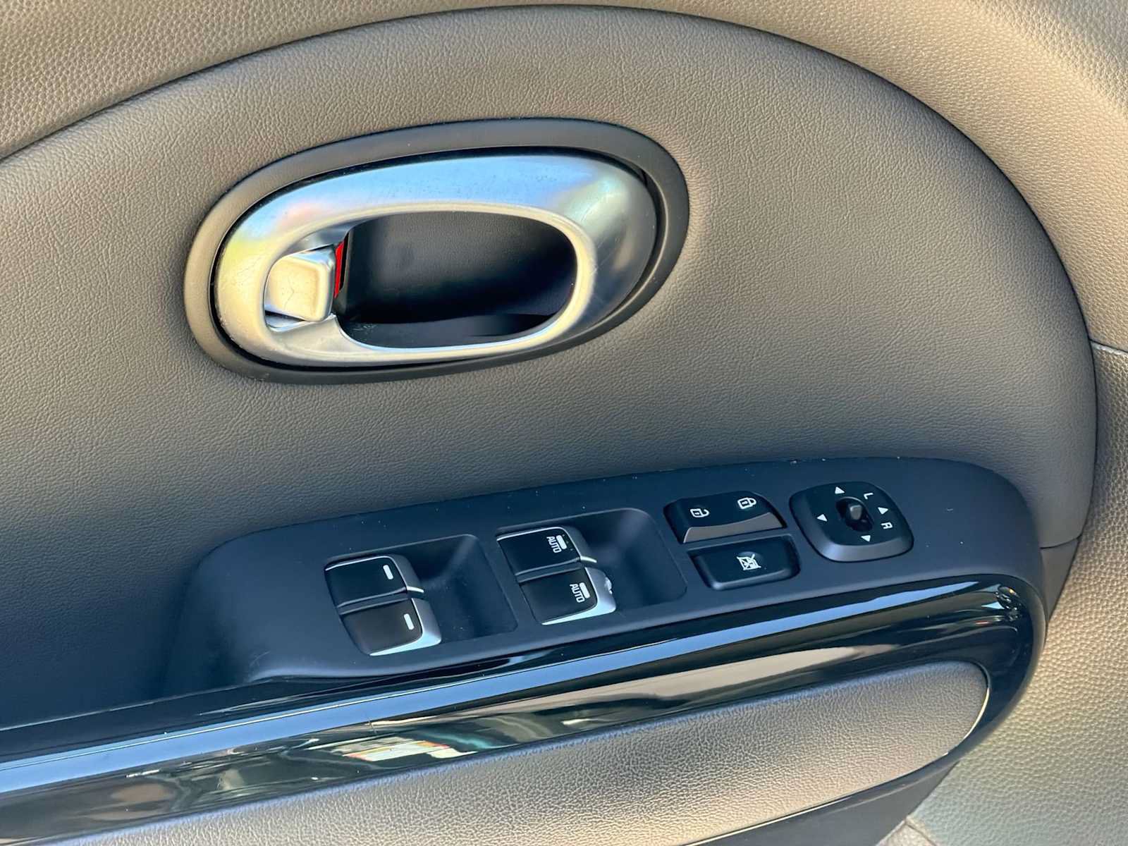 Used 2018 Kia Soul + w/ Audio Package FWD image 14