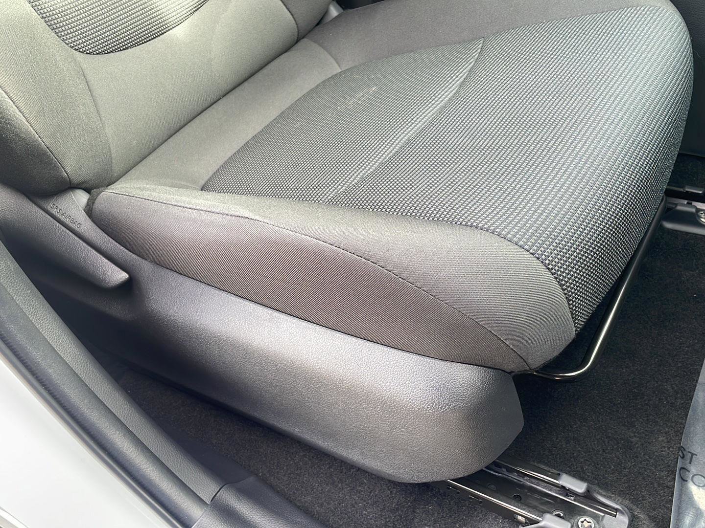 Used 2021 Toyota RAV4 LE image 16