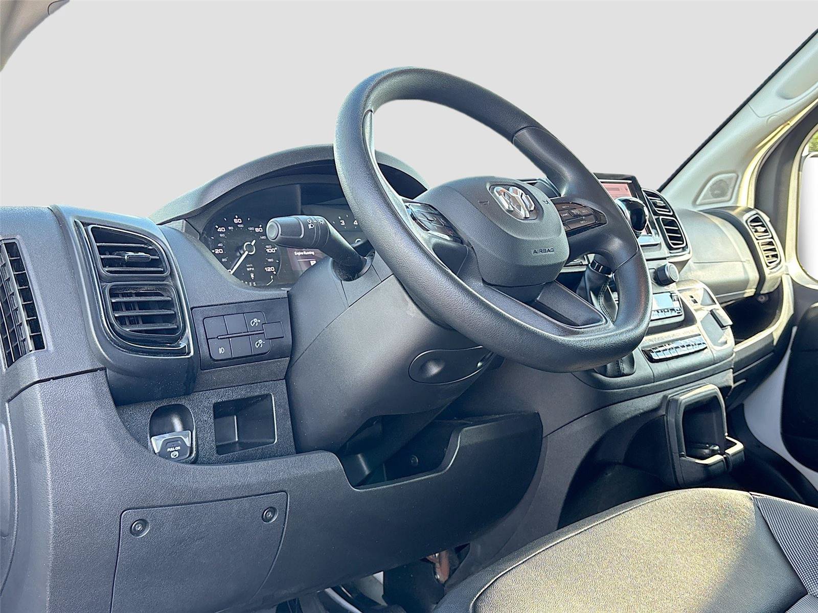 Used 2025 RAM ProMaster 2500 w/ Convenience Group FWD image 9