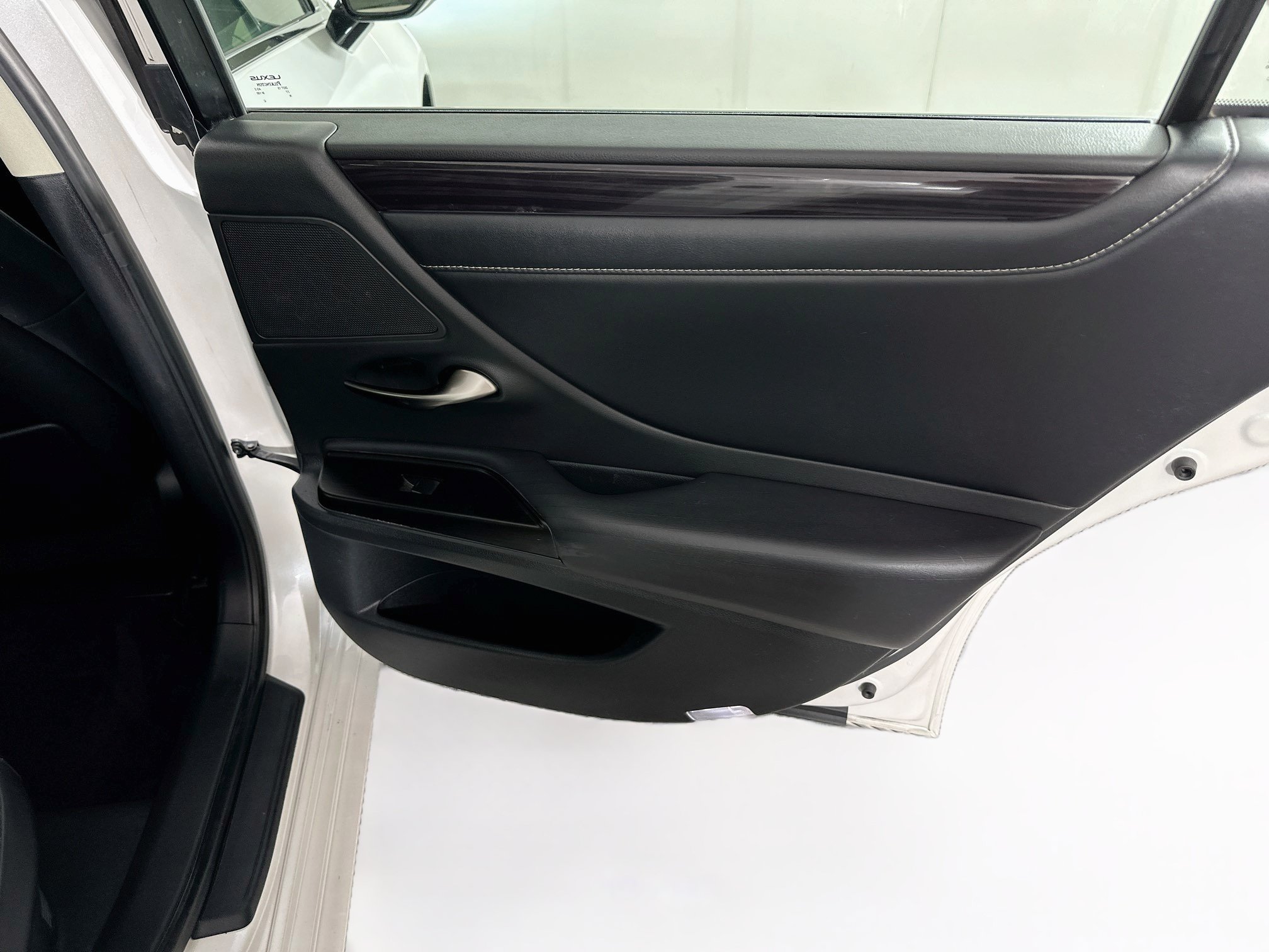 Used 2019 Lexus ES 300h w/ Accessory Package 2 FWD image 33