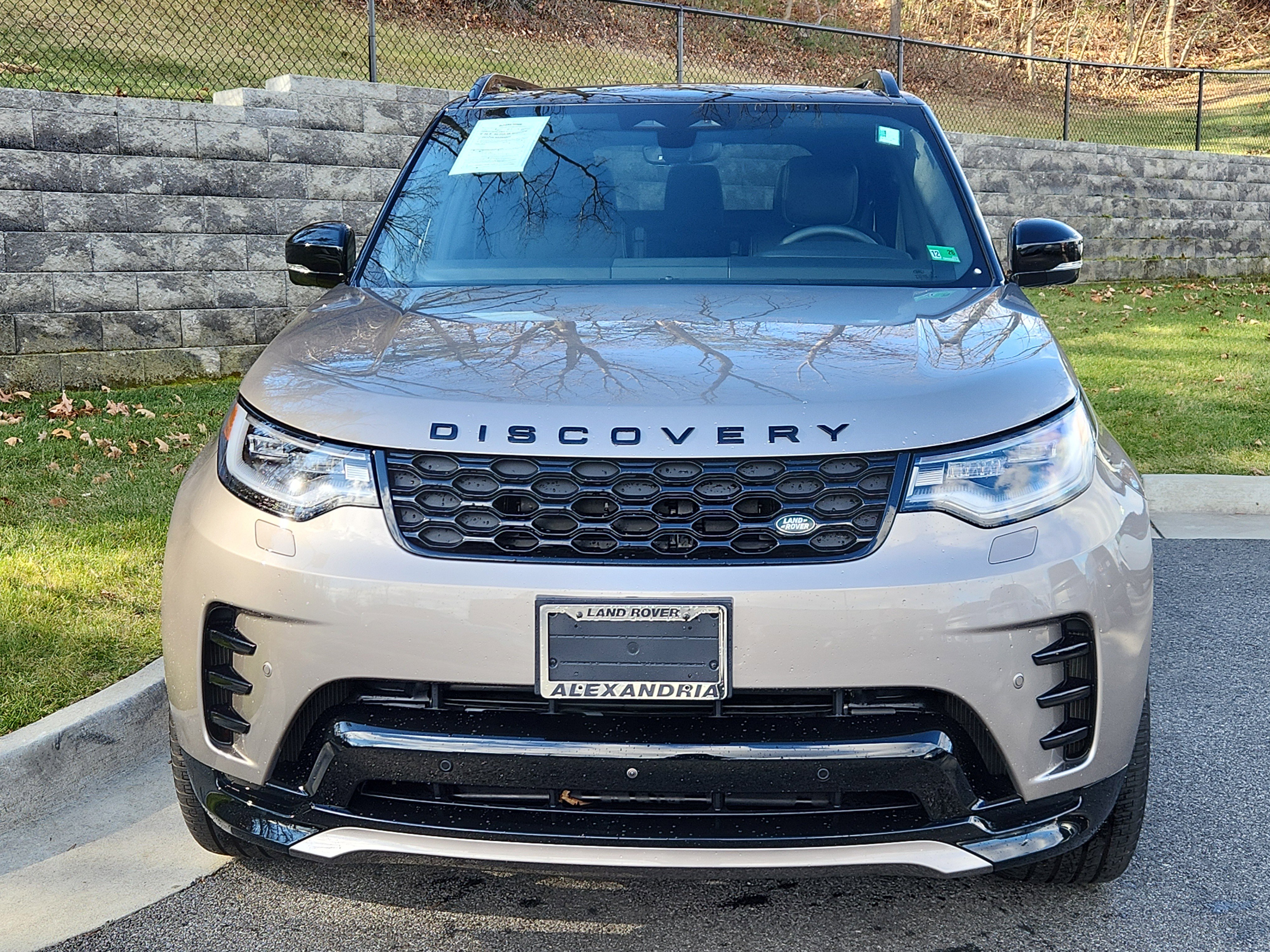Certified 2024 Land Rover Discovery Dynamic SE image 8