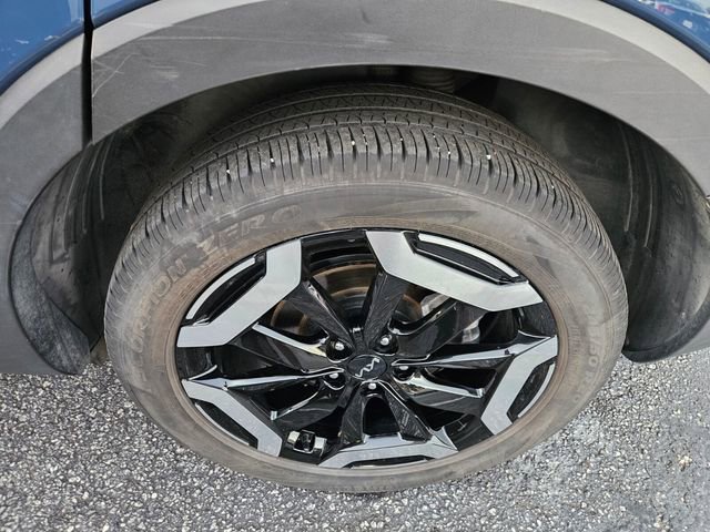 Used 2023 Kia Telluride EX w/ EX Captain's Chair Package image 7