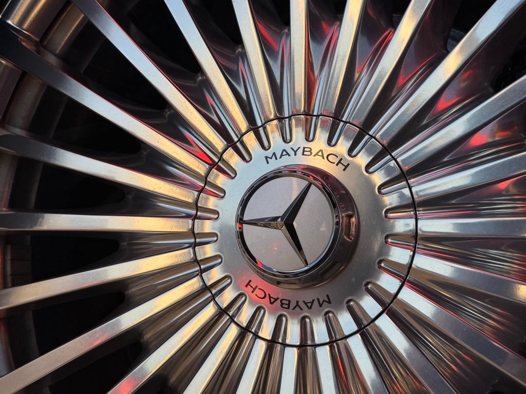 Used 2023 Mercedes-Benz Maybach GLS 600 4MATIC image 9