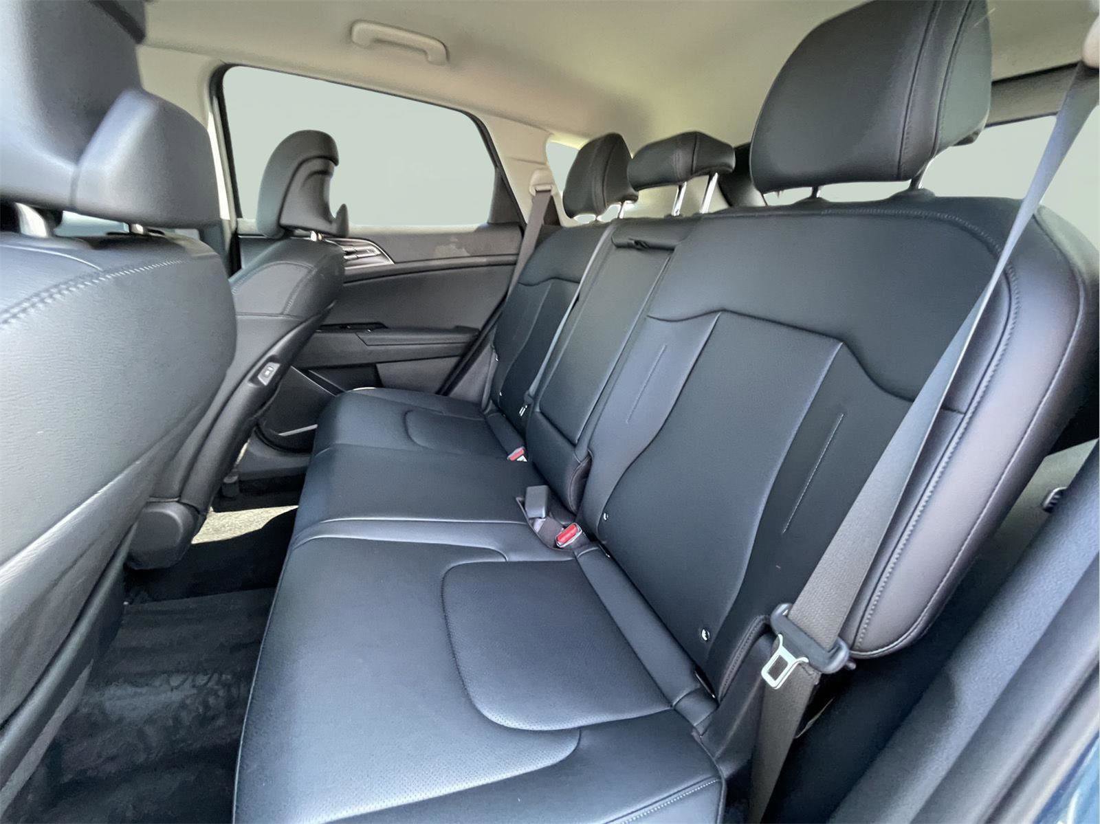 Used 2023 Kia Sportage EX AWD/4WD image 14