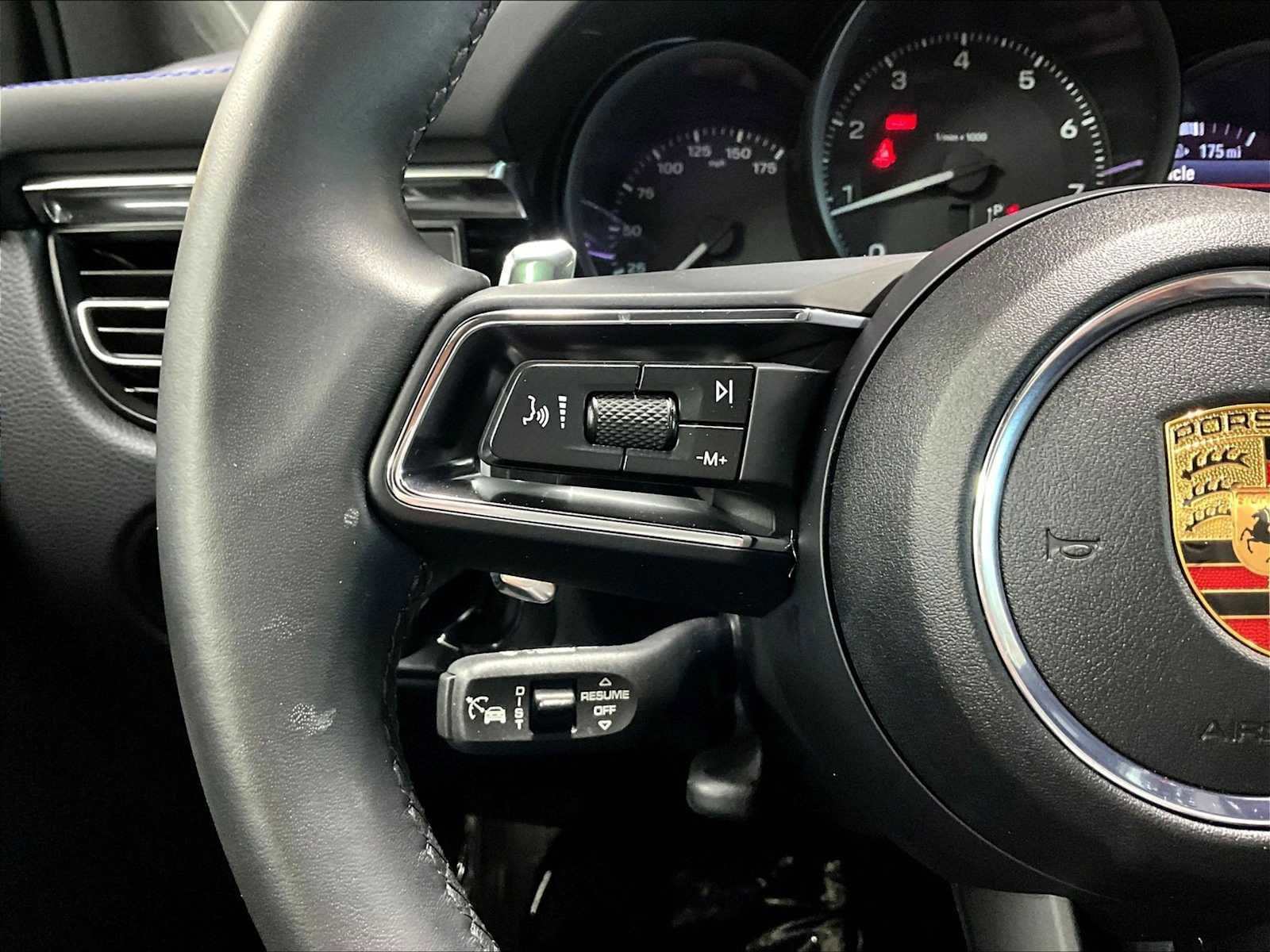 Used 2025 Porsche Macan image 21