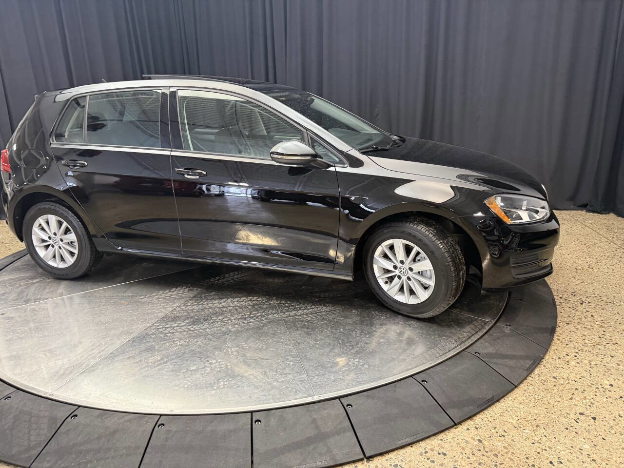 Used 2015 Volkswagen Golf SE image 12