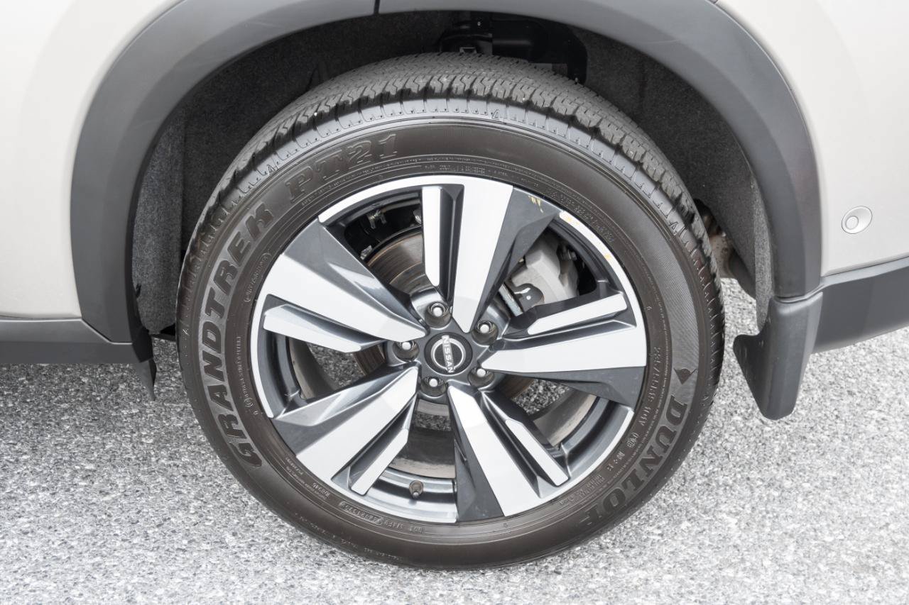 Used 2025 Nissan Rogue SL w/ SL Premium Package AWD/4WD image 40