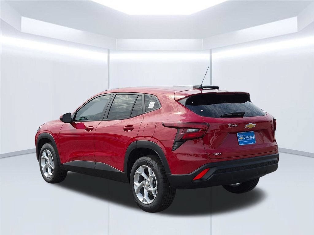 New 2026 Chevrolet Trax LS w/ LS Convenience Package FWD image 4