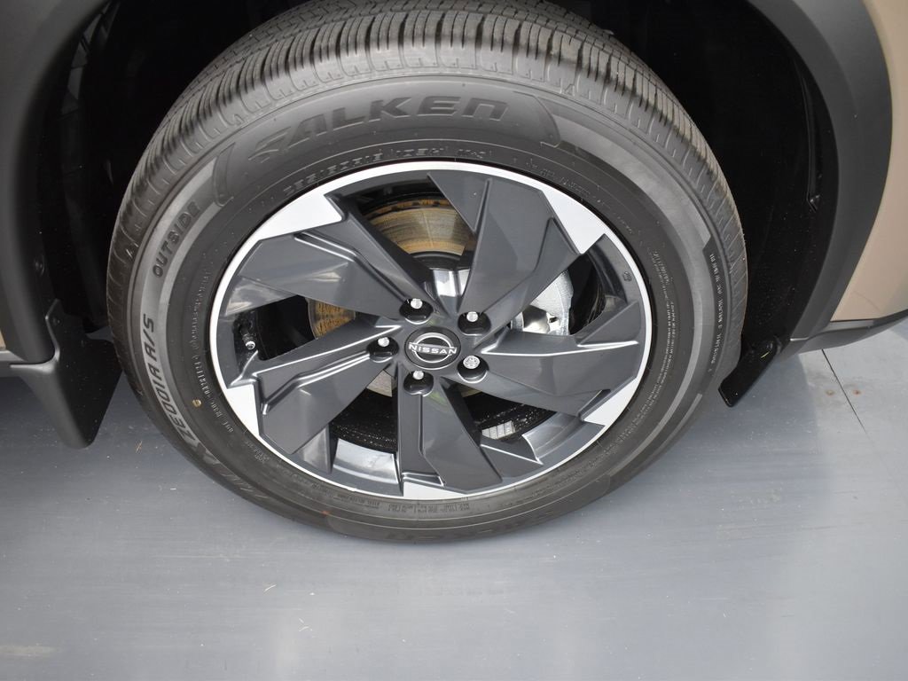 Certified 2025 Nissan Rogue SV w/ SV Premium Package image 17