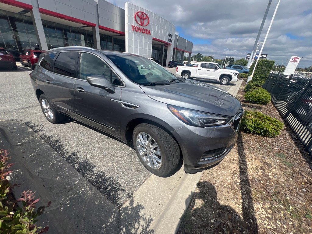 Used 2020 Buick Enclave Essence w/ Sound and Sites Package FWD image 10
