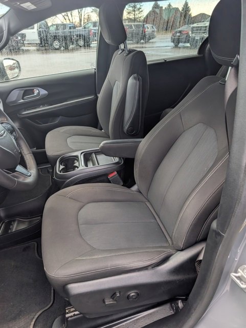 Used 2022 Chrysler Pacifica Touring image 22
