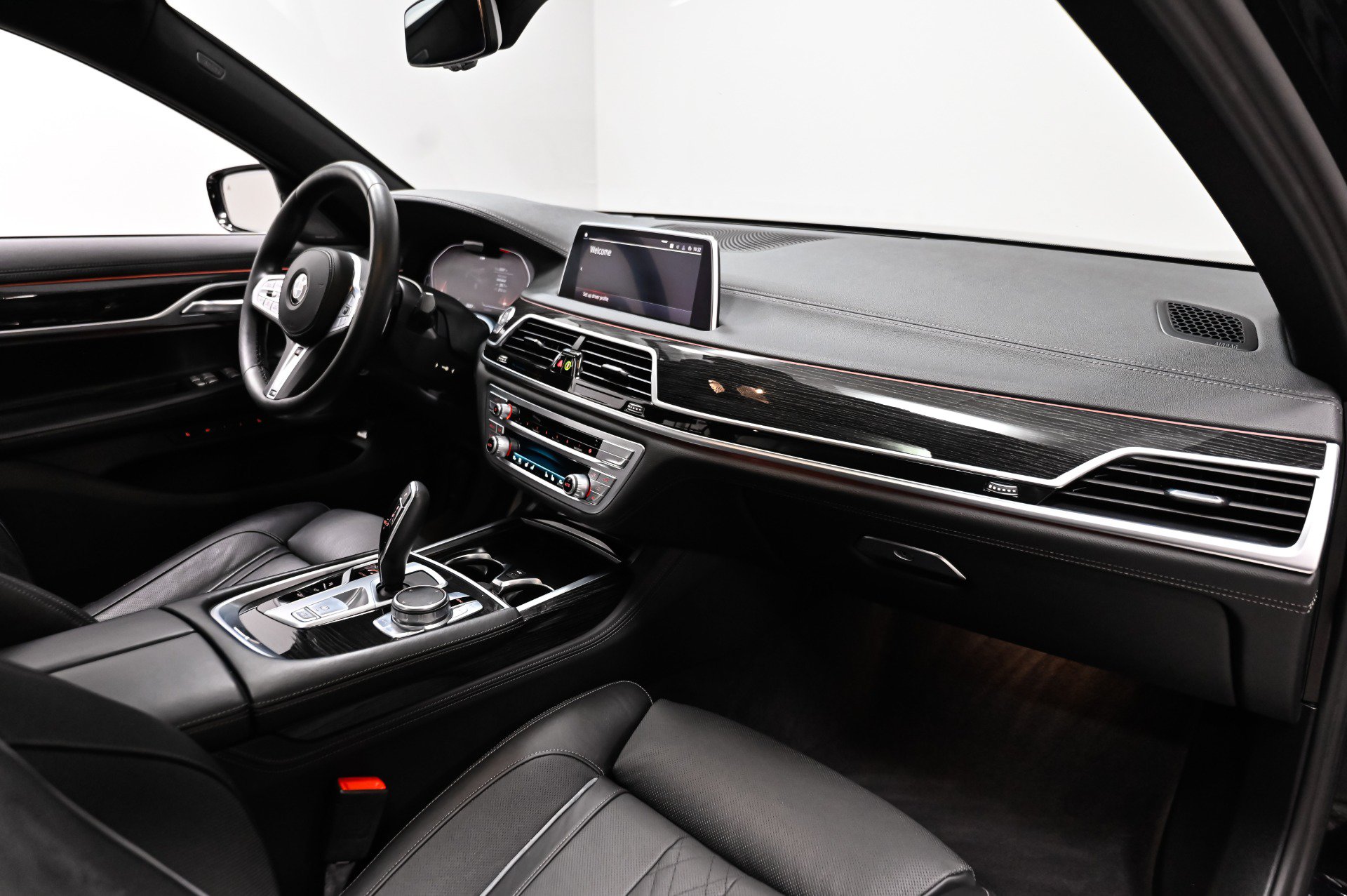 Used 2021 BMW 750i xDrive w/ Luxury Rear Seating Package AWD/4WD image 25