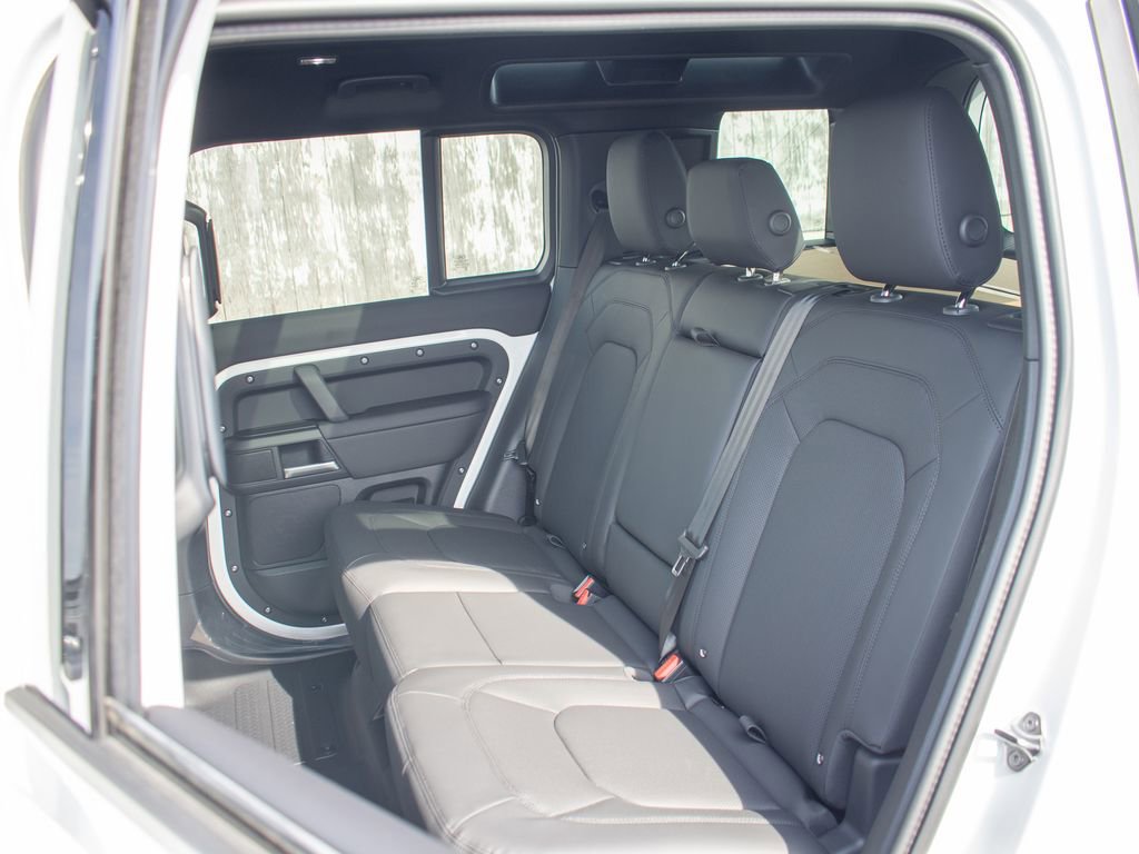 New 2026 Land Rover Defender 110 X-Dynamic SE image 23