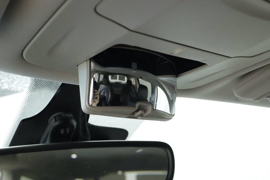 Certified 2023 Chrysler Pacifica Touring-L FWD image 38