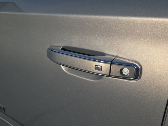 Used 2018 Chevrolet Suburban Premier image 26