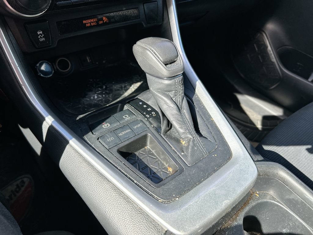 Used 2019 Toyota RAV4 LE FWD image 24