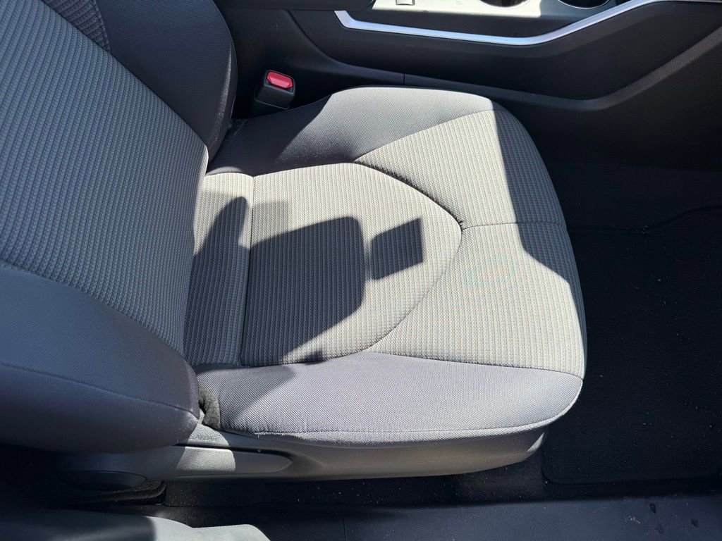 Used 2020 Toyota Highlander LE image 18