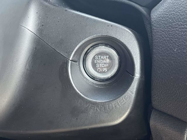 Used 2023 Jeep Renegade Trailhawk AWD/4WD image 32