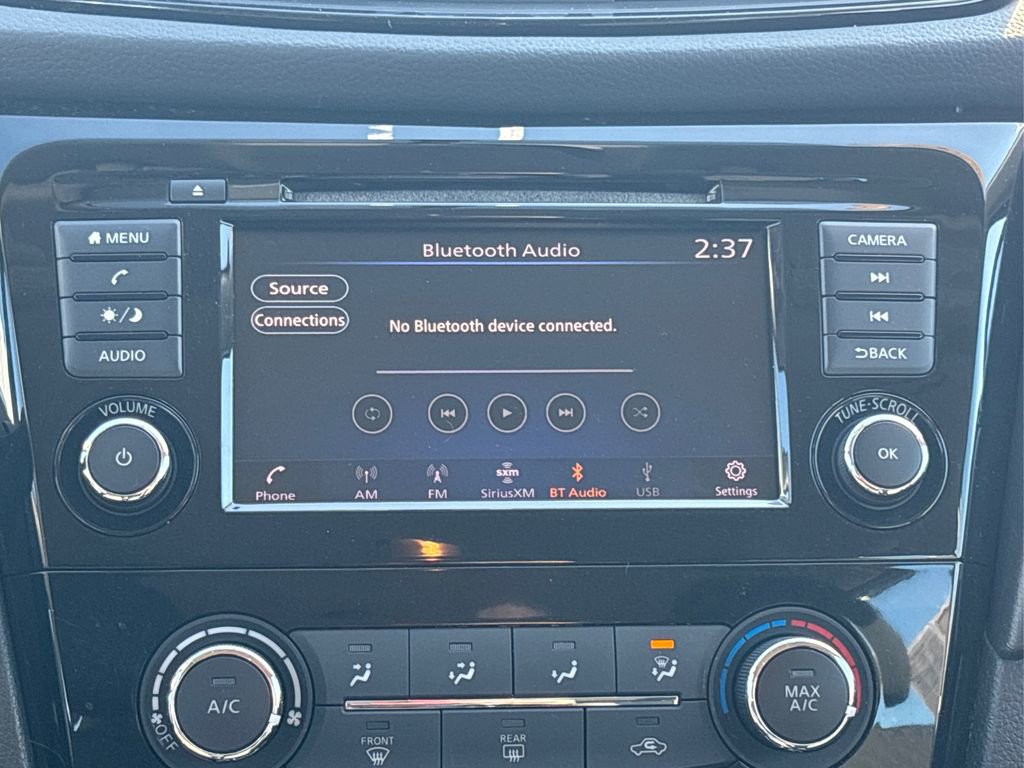 Used 2018 Nissan Rogue S image 19