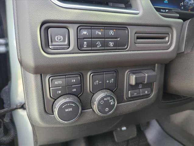 Used 2023 Chevrolet Suburban Z71 w/ Luxury Package AWD/4WD image 30