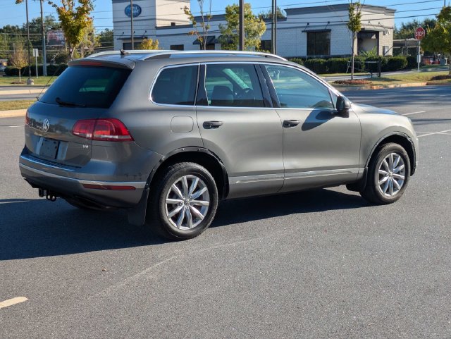 Used 2016 Volkswagen Touareg Sport AWD/4WD image 4