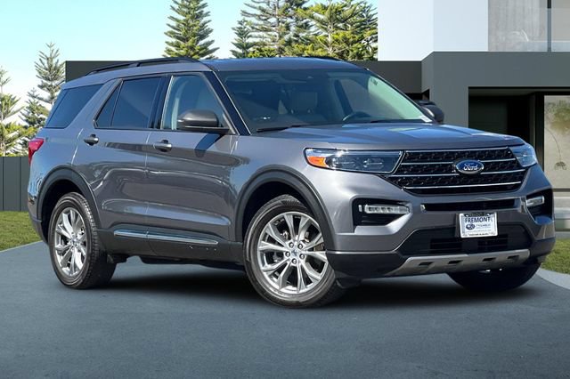 Used 2022 Ford Explorer XLT w/ Equipment Group 202A AWD/4WD image 2