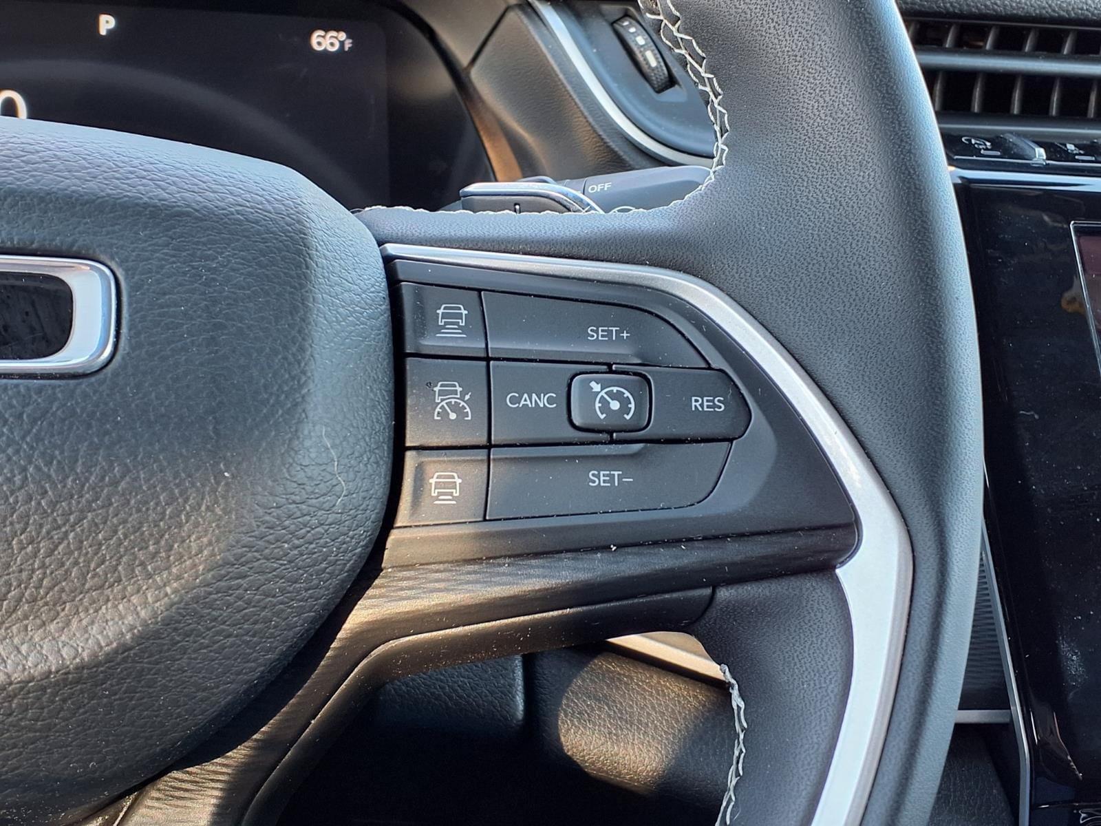 Used 2024 Jeep Grand Cherokee Altitude AWD/4WD image 28