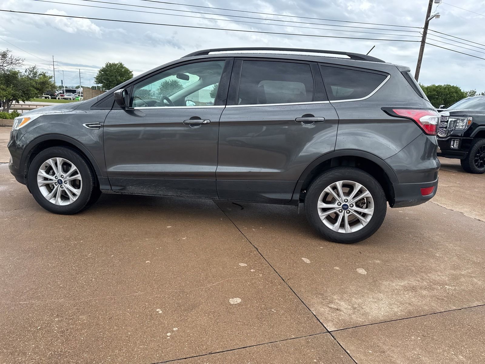 Used 2018 Ford Escape SE w/ SE Sync 3 Package FWD image 4