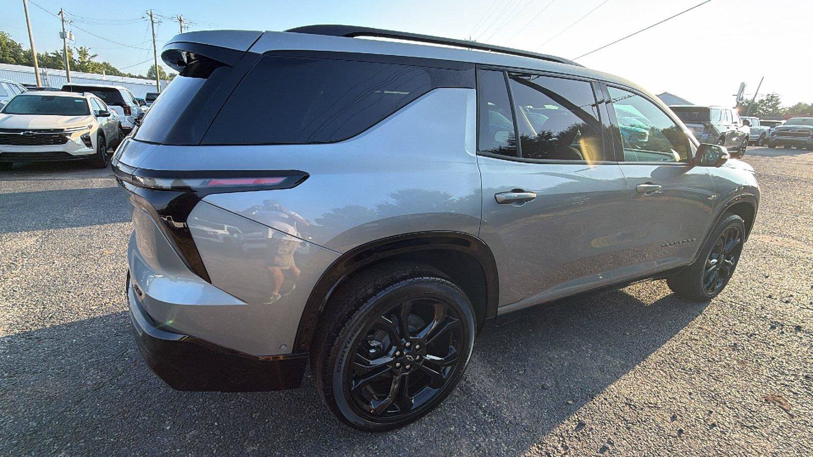 New 2027 Chevrolet Traverse RS w/ LPO, Floor Liner Package FWD image 8