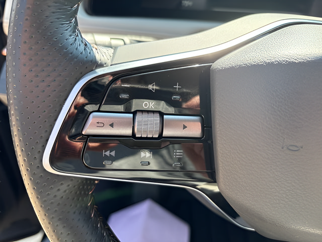 Certified 2023 Nissan Ariya FWD image 32