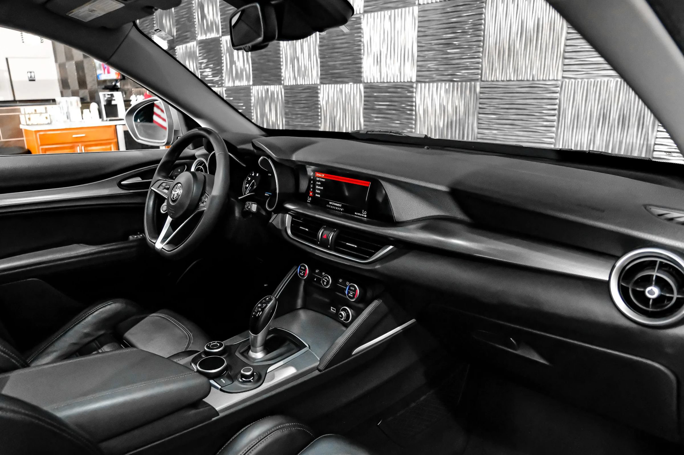 Used 2018 Alfa Romeo Stelvio Ti AWD/4WD image 14