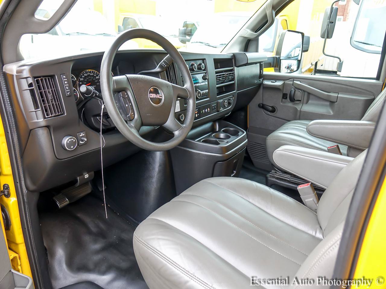 Used 2019 GMC Savana 3500 Extended w/ Driver Convenience Package RWD image 10