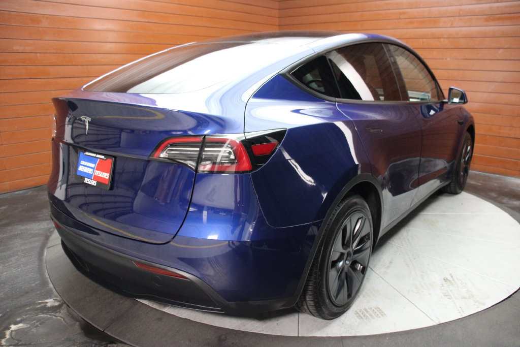 Used 2024 Tesla Model Y 2WD image 4