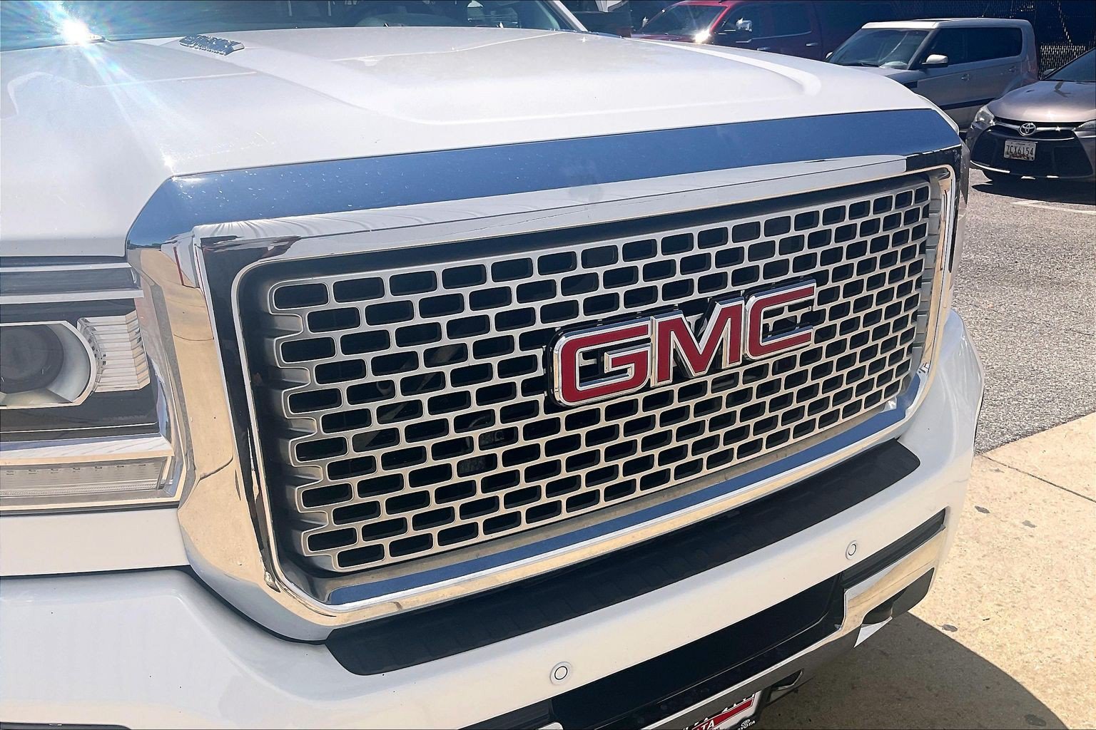 Used 2016 GMC Sierra 2500 Denali w/ Duramax Plus Package AWD/4WD image 35