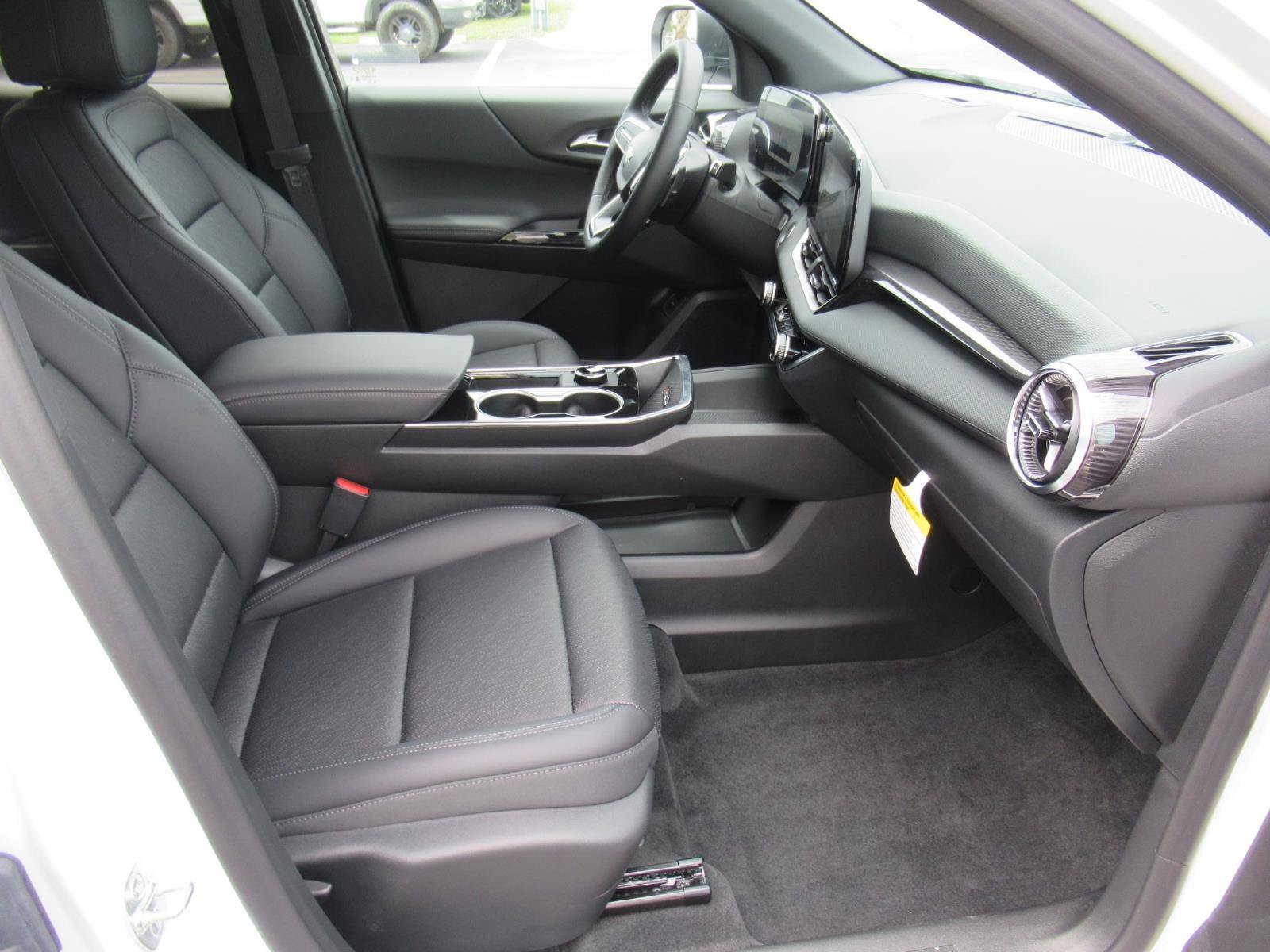 Used 2026 Chevrolet Equinox LT w/ Convenience Package II FWD image 10