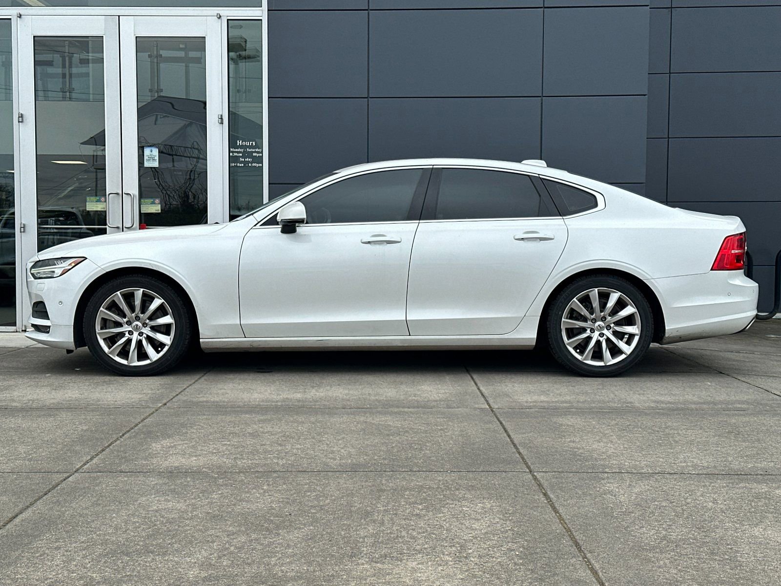 Used 2017 Volvo S90 T6 Momentum w/ Vision Package image 6