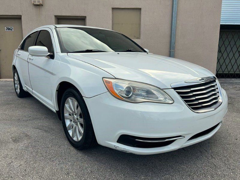 Used 2011 Chrysler 200 Touring image 4