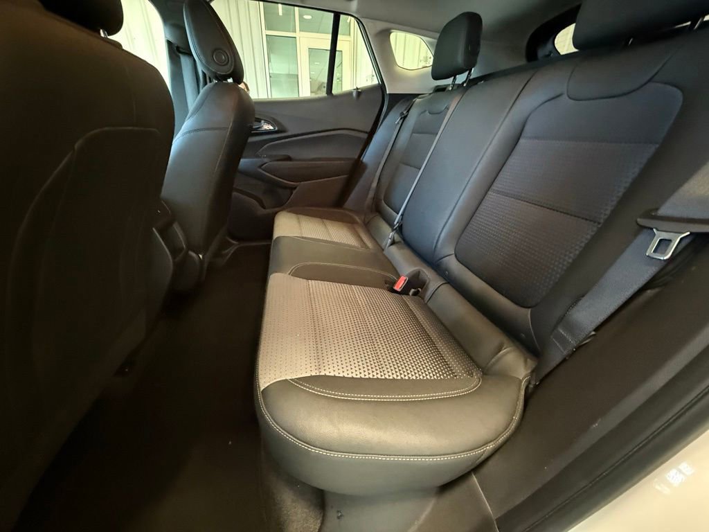 Used 2025 Chevrolet Trax LT image 20